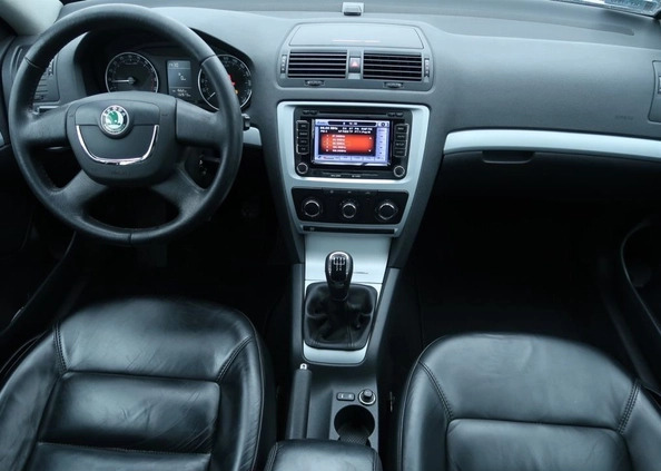Skoda Octavia cena 21000 przebieg: 166000, rok produkcji 2009 z Skawina małe 7